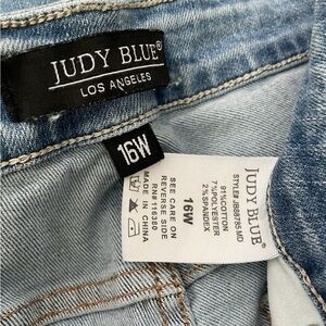 Judy Blue Women's Distressed Denim Jeans!!